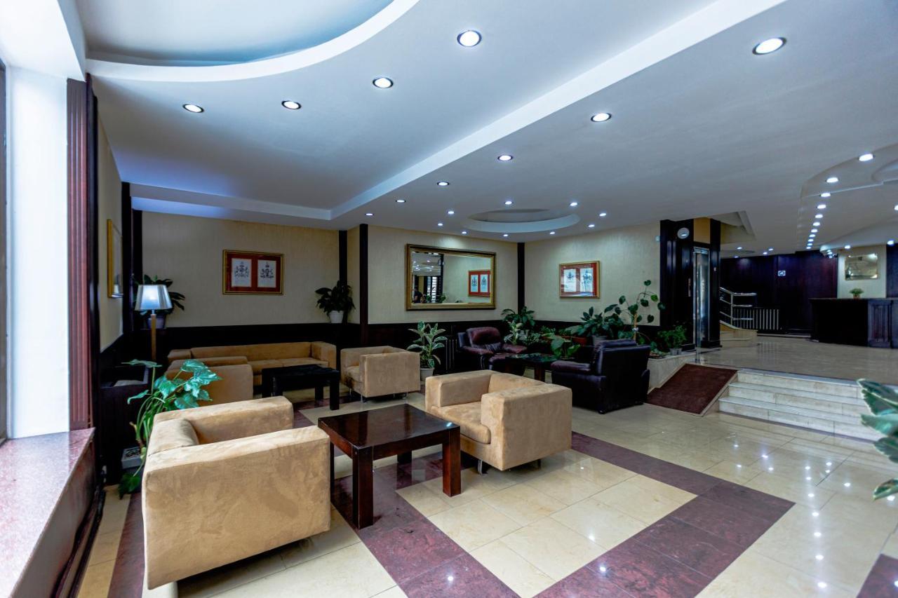 Pino Vere Palace Hotel Tbilisi Exterior photo