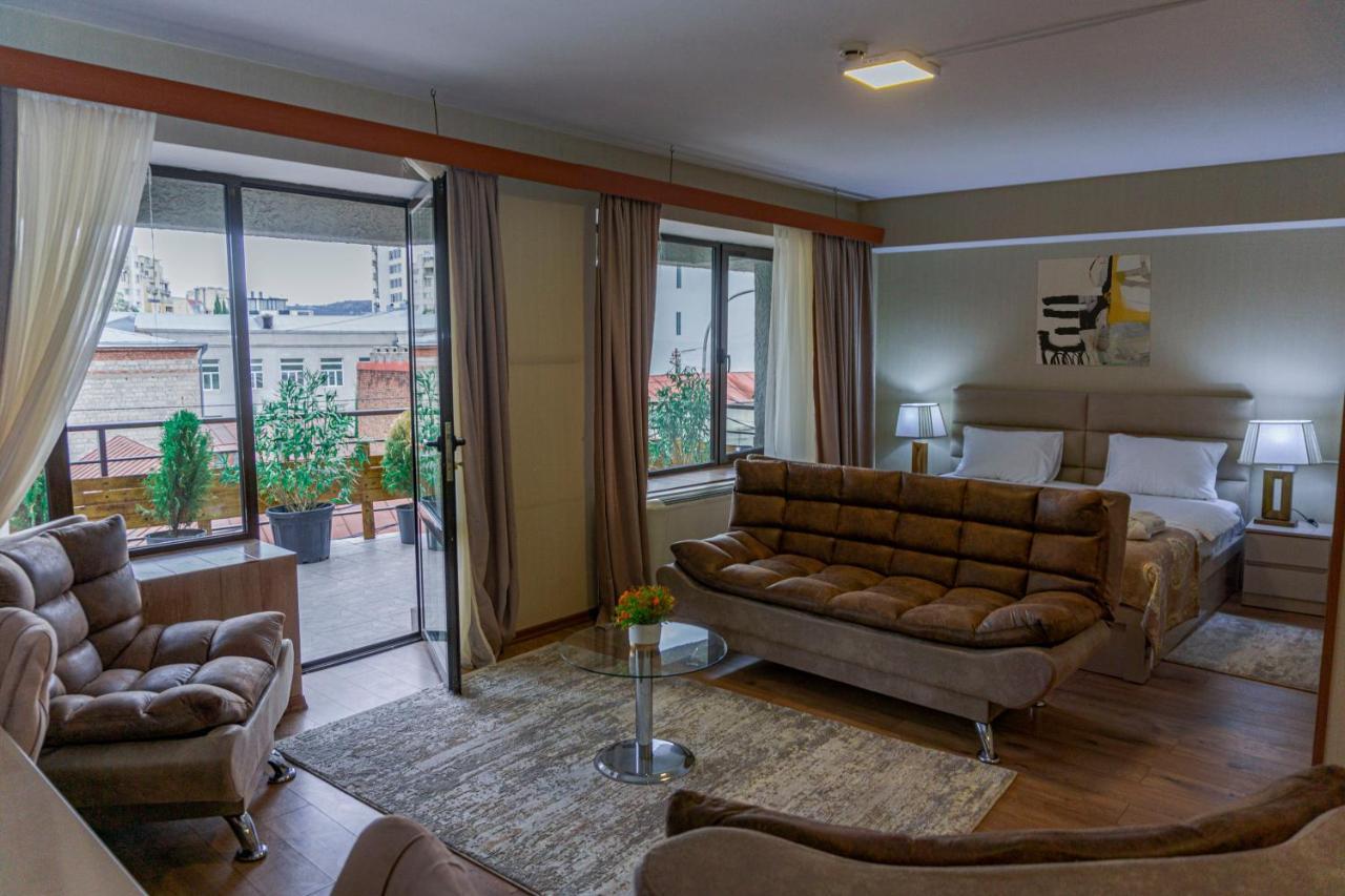 Pino Vere Palace Hotel Tbilisi Exterior photo